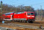   Die 120 207-6 (91 80 6120 207-6 D-DB) der DB Regio NRW (ex DB 120 136-7) schiebt am 15.02.2015 den RE 9 - Rhein Sieg Express (RSX) Siegen - Köln - Aachen von Betzdorf/Sieg weiter in Richtung