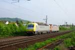 Buntes Gespann: Eurosprinter ES 64 P-001 zieht E-Lok E 484 901 (ex Re 484 901-4) der Veolia Cargo Italia hinter sich her. Aufgenommen kurz vor Bensheim-Auerbach am 22.04.2009 .