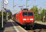 145 053-5 DB kommt mit einem Audi-VW-Skoda-Zug aus Osnabrück nach Kortenberg-Goederen(B) und kommt aus Richtung Mönchengladbach-Hbf,Rheydt-Hbf,Wickrath,Beckrath,Herrath und fährt durch Erkelenz in Richtung Baal,Hückelhoven-Baal,Brachelen,Lindern,Süggerrath,Geilenkirchen,Frelenberg,Zweibrüggen,Übach-Palenberg,Rimburg,Finkenrath,Hofstadt,Herzogenrath, Kohlscheid,Richterich,Laurensberg,Aachen-West. Aufgenommen vom Bahnsteig 1 in Erkelenz. Bei schönem Sonnenschein am Abend vom 10.5.2017.