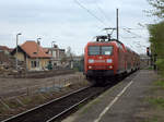 Ein nicht typische Lok  für einen RE  ist hier 145 042 -8, aufgenommen am 16.04.2012 am Haltepunkt der S1 Dresden Trachau.Selbiger ist völlig umgestaltet und 145 042-8 schon lange nicht mehr