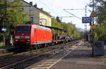 145 041-0 DB kommt mit einem Güterzug aus Süden nach Köln-Gremberg und kommt aus Richtung Koblenz und fährt durch Bonn-Oberkassel in Richtung Köln-Gremberg.
Aufgenommen vom Bahnsteig von Bonn-Oberkassel an der rechten Rheinstrecke.
Bei Sommerwetter im Oktober am 6.10.2018.