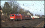 DB 145042-8 passiert hier am 3.1.2004 um 11.25 Uhr auf dem Weg in Richtung Bielefeld den Haltepunkt Hiddenhausen - Schweicheln.