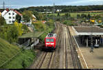 145 074-1 DB als Tfzf durchfährt den Bahnhof Asperg auf der Bahnstrecke Stuttgart–Würzburg (Frankenbahn | KBS 780) Richtung Bietigheim-Bissingen.
Aufgenommen von der Lehenbrücke.
[26.9.2019 | 17:41 Uhr]