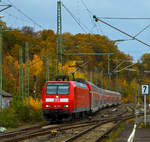 
Die 146 005-4 (91 80 6146 005-4 D-DB) der DB Regio NRW fährt am 15.11.2020, mit dem RE 9  rsx - Rhein-Sieg-Express  (Dürren - Köln - Siegen), in den Bahnhof Betzdorf/Sieg ein. 

Nochmals einen lieben Gruß an den netten Lokführer zurück.