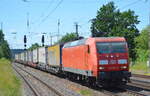 DB Cargo AG [D] überraschend mit  145 041-0  [NVR-Nummer: 91 80 6145 041-0 D-DB] und Taschenwagenzug am 09.06.21 Durchfahrt Bf. Saarmund.