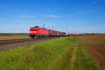 145 001 DB Cargo mit einem gemischten Güterzug bei Uffenheim Richtung Ansbach, 09.05.2021