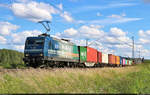 Die für 110 Jahre Unternehmensgeschichte werbende 145 021-2  Zeitgeist  transportiert Container bei Niedernjesa Richtung Göttingen.

🧰 DB Cargo, vermietet an die RBH Logistics GmbH
🕓 15.6.2024 | 16:47 Uhr