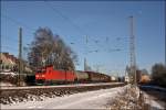 145 064 hat in Dessau bei ihrer letzen Untersuchung neue Logos erhalten. Am 06.01.2009 ist sie mit einem Gterzug zum Rangierbahnhof Hagen-Vorhalle unterwegs nachdem die Weichen wieder funktionieren..