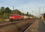 145 028-7 fhrt mit einem Containerzug aus Richtung Magdeburg durch den Bahnhof Niederndodeleben. Fotografiert am 17.09.2009. 