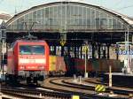 145 030-3 zieht am 10.03.2010 einen Containerzug durch den Aachener Hbf nach Aachen West.