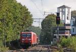 145 059-2 und 145 042-8 ziehen gemeinsam einen Autogterzug aus Richtung Viersen kommend nach Aachen-West durch Geilenkirchen, 28.8.10