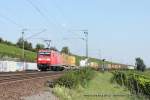 145 002-2 (Railion DB Logistics) fhrt am 3. September 2011 um 14:38 Uhr mit einem Gterzug durch Hattenheim