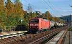 145 032-9 mit einem Kesselwagenzug auf der Saalbahn in Richtung Saalfeld (Saale) bei der Durchfahrt in Orlamnde.