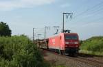 145 025-3 fuhr am 28.06.2012 mit einem Gterzug von Emden nach Osnabrck, hier bei Veenhusen.