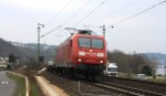 145 062-6 von Railion kommt aus Richtung Koblenz mit einem Containerzug aus Italien nach Aachen-West und fhrt in Richtung Kln.