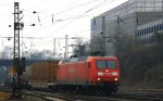 145 054-3 von Railion kommt aus Richtung Kln,Aachen-Hbf mit einem langen Containerzug aus Gallarate(I) nach Zeebrugge(B) und fhrt in Aachen-West ein bei Wolken am 6.4.2013.
Und das ist mein 2000tes Bahnbild bei WWW.Bahnbilder.de.