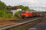 Die 145 067-5 der DB Schenker Rail verlsst am 29.08.2013 den Rangierbahnhof Kreuztal mit einem Coilzug in Richtung Hagen.
