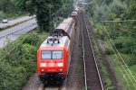 145 036-0 DB kommt aus Richtung Koblenz mit einem langen gemischten Güterzug aus Süden nach Kön-Gremberg und fährt in Richtung Köln auf der Rechten Rheinstrecke (KBS 465) bei Bad-Honnef am Rhein bei Sommerwetter am 15.8.2013.