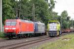 145 046-9 mit RBH 263 (151 123-7 durchfährt Ratingen-Lintorf mit im Bild TWE 274 108-6 unterwegs für Captrain 7.7.2015