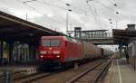 145 071 passierte mit einem Continental-Containerzug am 06.09.15 Falkenberg(E) Richtung Wittenberg.