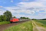 145 092 mit einem Autozug am 23.05.2018 bei Woltorf.