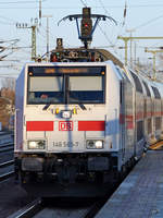 Die Elektrolokomotive 146 565-7 Anfang April 2018 auf dem Hauptbahnhof in Dresden.