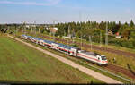 Die IC2-Garnitur  Magdeburger Börde  mit 146 563-2 erreicht unterhalb der Osttangente in Halle (Saale) die Anlagen des Hauptbahnhofs.