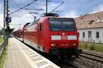 146 020 der Elbe-Saale-Bahn (DB Regio Südost) als RB 16427 (RB40) von Braunschweig Hbf nach Burg(Magdeburg) verlässt den Bahnhof Helmstedt.