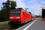 146 028 der Elbe-Saale-Bahn (DB Regio Südost) als RE 16328 (RE30) von Naumburg(Saale)Hbf nach Magdeburg Hbf durchfährt den Bahnhof Schkopau auf der Bahnstrecke Halle–Bebra (KBS 580). [8.8.2017 - 17:08 Uhr]