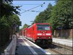 Die 146 275 als Zugpferd für den NRW Express (RE1) ist in Fahrtrichtung Köln unterwegs.Hier bei der Durchfahrt am Haltepunkt Eilendorf am 03. August 2018. 