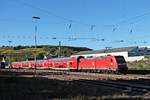 Nachschuss auf die Freiburger 146 217-5, als diese am Nachmittag des 13.10.2017 mit ihrer RB (Basel Bad Bf - Offenburg) in Efringen Kirchen an den Bahnsteig rollte.