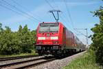 Nachschuss auf 146 237-3  Karlsruhe , als diese am späten Mittag des 27.05.2020 ihren RE (Basel Bad Bf - Freiburg (Brsg) Hbf) bei Hügelheim über die KBS 702 in Richtung Buggingen schob.