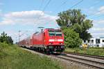 Mit einem RE (Freiburg (Brsg) Hbf - Basel Bad Bf) fuhr am Nachmittag des 29.05.2020 die 146 228-2  St.Georgen  über die Rheintalbahn durchs Industriegebiet von Buggingen in Richtung Müllheim (Baden).