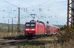 DB 146 016 mit dem RE 4882 von Jena-Gschwitz nach Halle (S) Hbf, am 25.10.2021 in Naumburg (S) Hbf. 