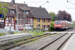 ALLENSBACH (Landkreis Konstanz), 04.05.2023, 146 233-2 als RE2/Baden-Württemberg nach Konstanz bei der Einfahrt in den Bahnhof Allensbach