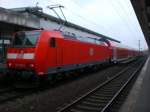 146 108-6 steht mit einem Regionalzug von Braunschweig nach Bielefeld in Hannover Hbf. 24.12.2008