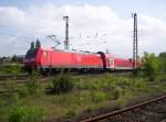 Baureihe 146 120-1 fuhr mit einem RB nach Wchtersbach am Hanauer Lokschuppen vorbei. Dieses Foto konnte ich beim Dampflokfest am 15.05.2005 machen.