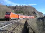 146-225 zieht am 14.11.10 auf der Geislinger Steige den RE 19226 nach Mosbach-Neckarelz.