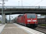 146 242-3 als RE 4246 erreicht 2 Minuten vor Plan den Hauptbahnhof von Regensburg, 11.08.2010