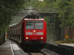 Ohne Halt brettert 146 024 mit RE1 nach Paderborn am 31.08.2012 durch den Haltepunkt Eilendorf.