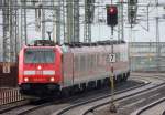 Die letzten Meter noch und 146 240-7 erreicht den Zielbahnhof Frankfurt Hauptbahnhof (15.12.2012).