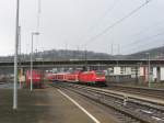 Der IRE Stuttgart-Lindau hlt am 8.2.13 in Plochingen. Der Zug ist gebildet mit einer 146 und DoSto-Wagen. 