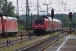 Die (badische) Schwarzwaldbahn hat in Singen ihren Endpunkt, nicht aber der IRE Karlsruhe - Konstanz, hier bei der Einfahrt in Singen Hohentwiel.