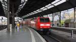 146 026 DB  steht mit dem RE1 im Bahnhof Aachen bereit zur Abfahrt nach Hamm-Westfalen.
Aufgenommen vom Bahnsteig 2 vom Aachen-Hbf.
Bei Sonne und Wolken am Nachmittag vom 11.11.2015.
