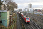 146 027 mit dem RE 5 von Koblenz nach Emmerich, fotografiert in Düsseldorf am 2. Januar 2014.