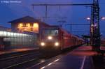 246 214-2 stand zur blauen Stunde des 12.12.07 mit RE 19460 nach Stuttgart Hbf abfahrbereit auf Gleis 2 des Aalener Bahnhofs.