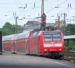 146 017-9 zieht den RE4330(RE6) in den Essener Hbf ein und wird ihn nach kurzem Aufenthalt verlassen Richtung Dsseldorf.