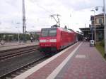 Der RE1 von 146 018-7 geschoben steht abfahrbereit in Dren Richtung Aachen Hbf.