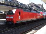 Baureihe 146 001-3 wartet mit dem RE6 auf die Weiterfahrt nach Minden. Aufgenommen im Bielefelder Hauptbahnhof am 16.07.2010.