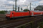 146 003-4 schiebt den RE 1, er hat am 07.08.2011 den Klner Hauptbahnhof verlassen und fhrt in Richtung Paderborn.
